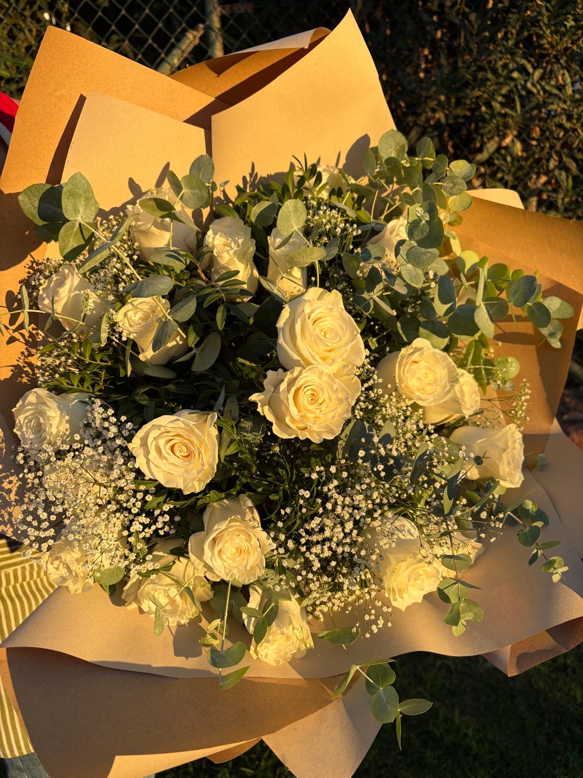 Ramo de rosas blancas