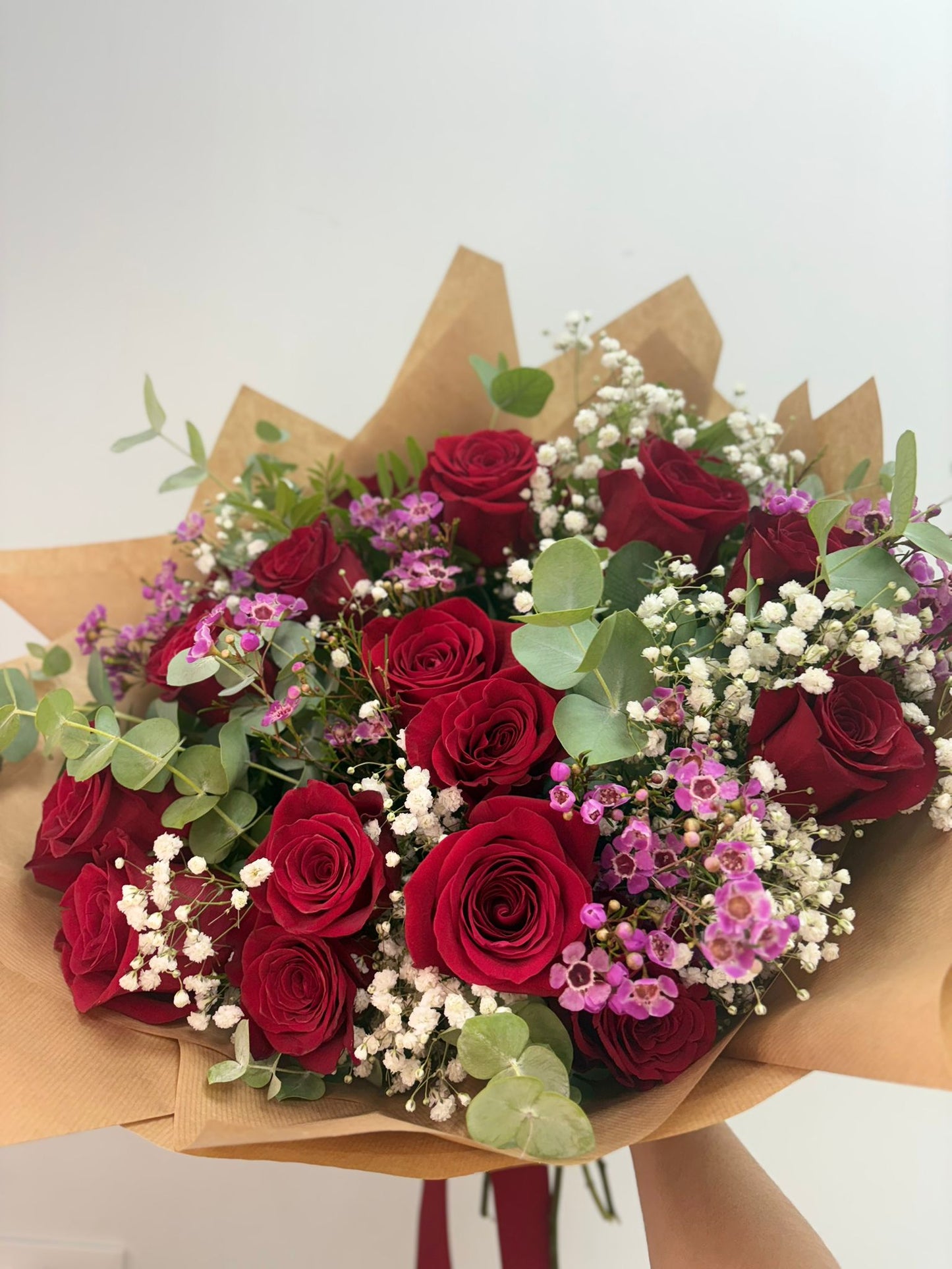 ramo bonito de 18 rosas rojas