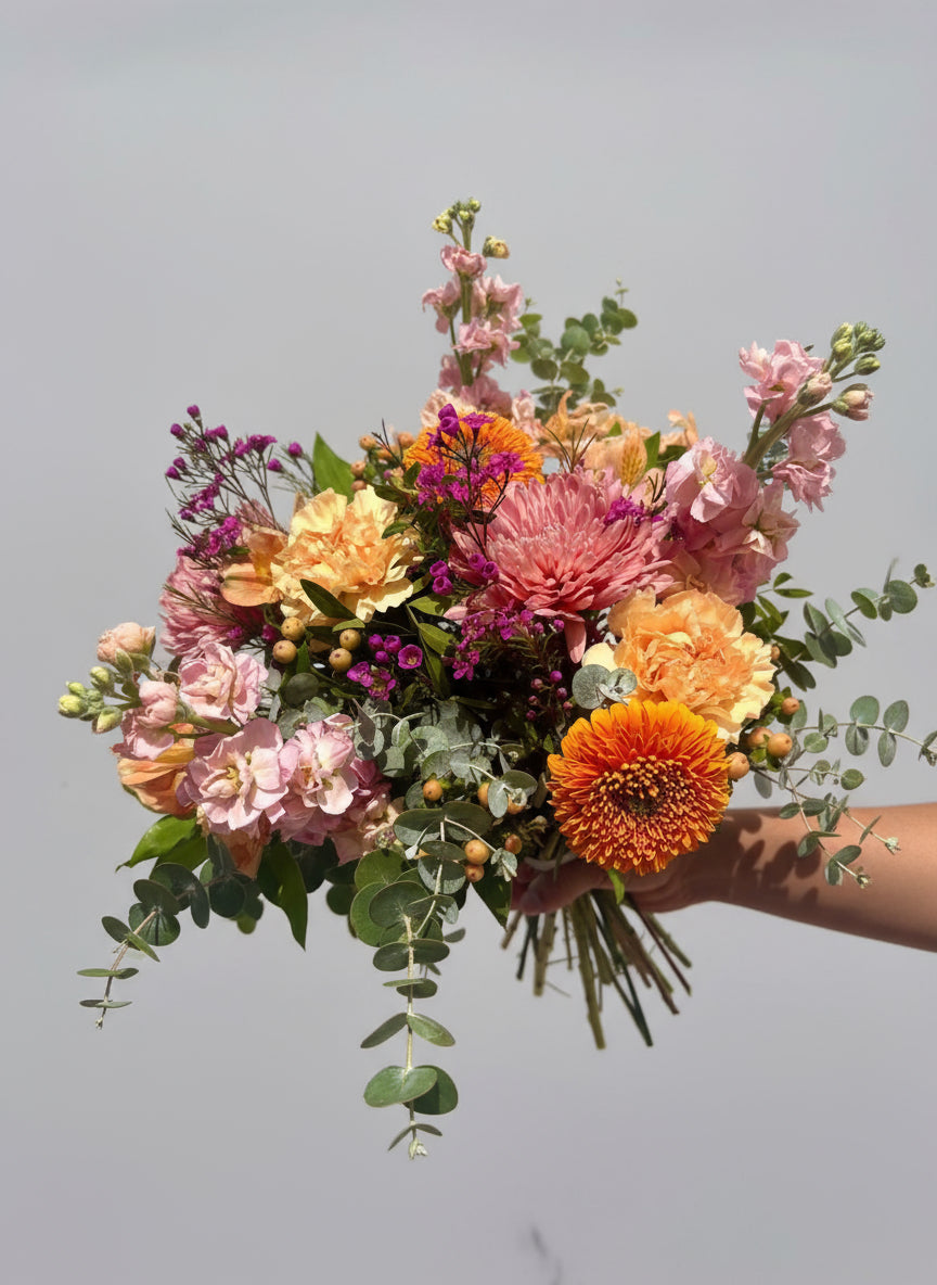 ramo de flores con colores vivos