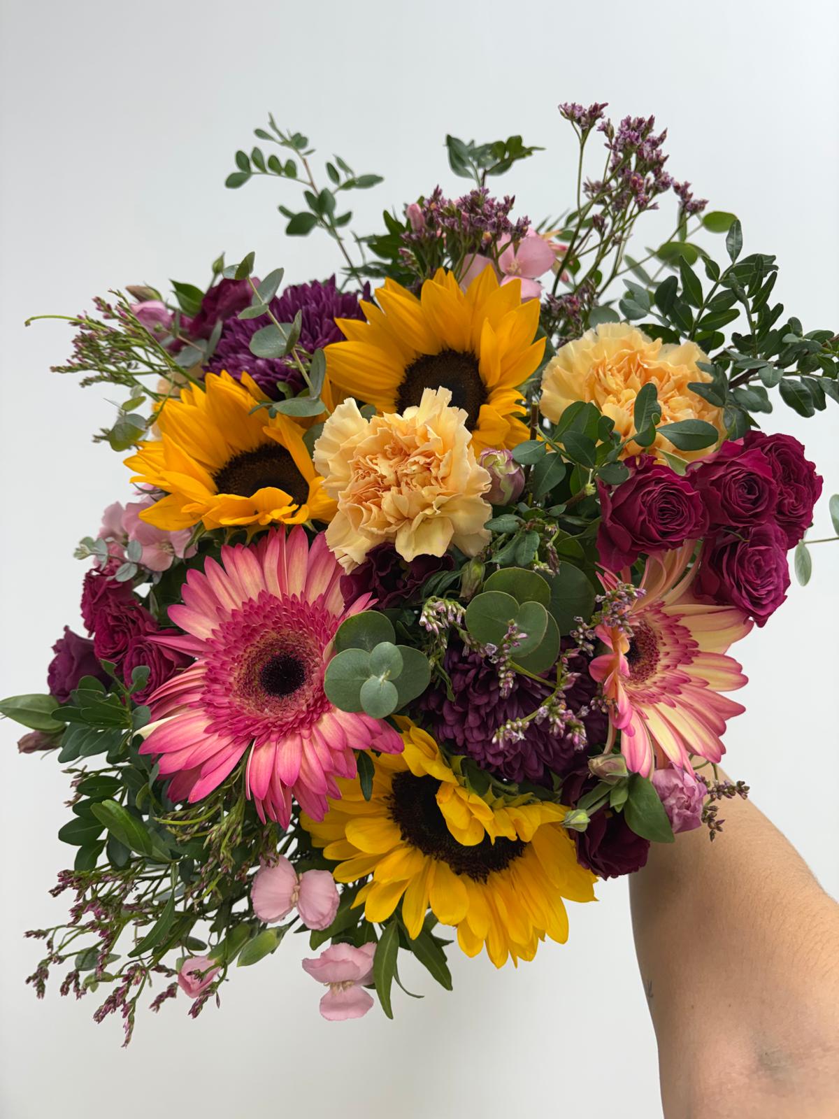 Ramo de flor variada con girasoles