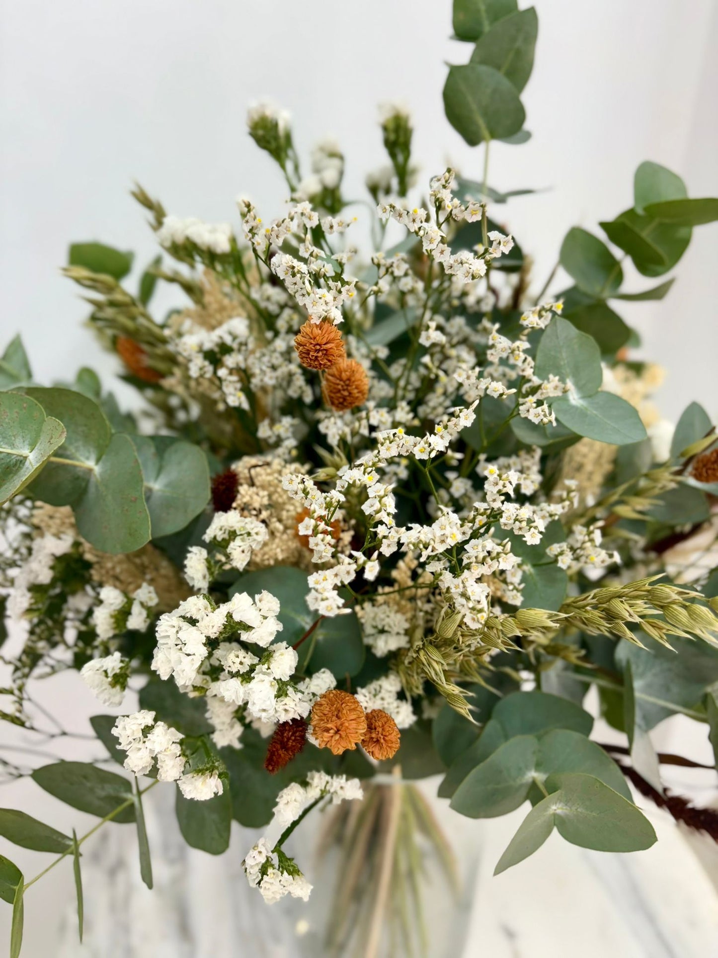 ramo silvestre en tonos blanco