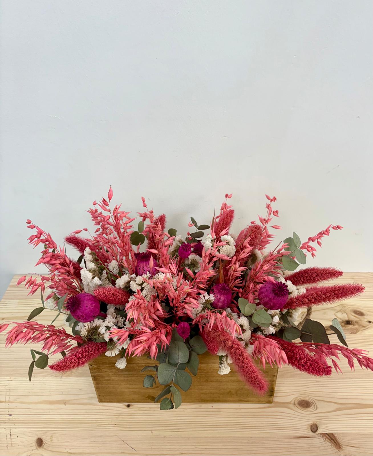  Centro floral natural y acogedor, ideal para regalar en una nueva vivienda.