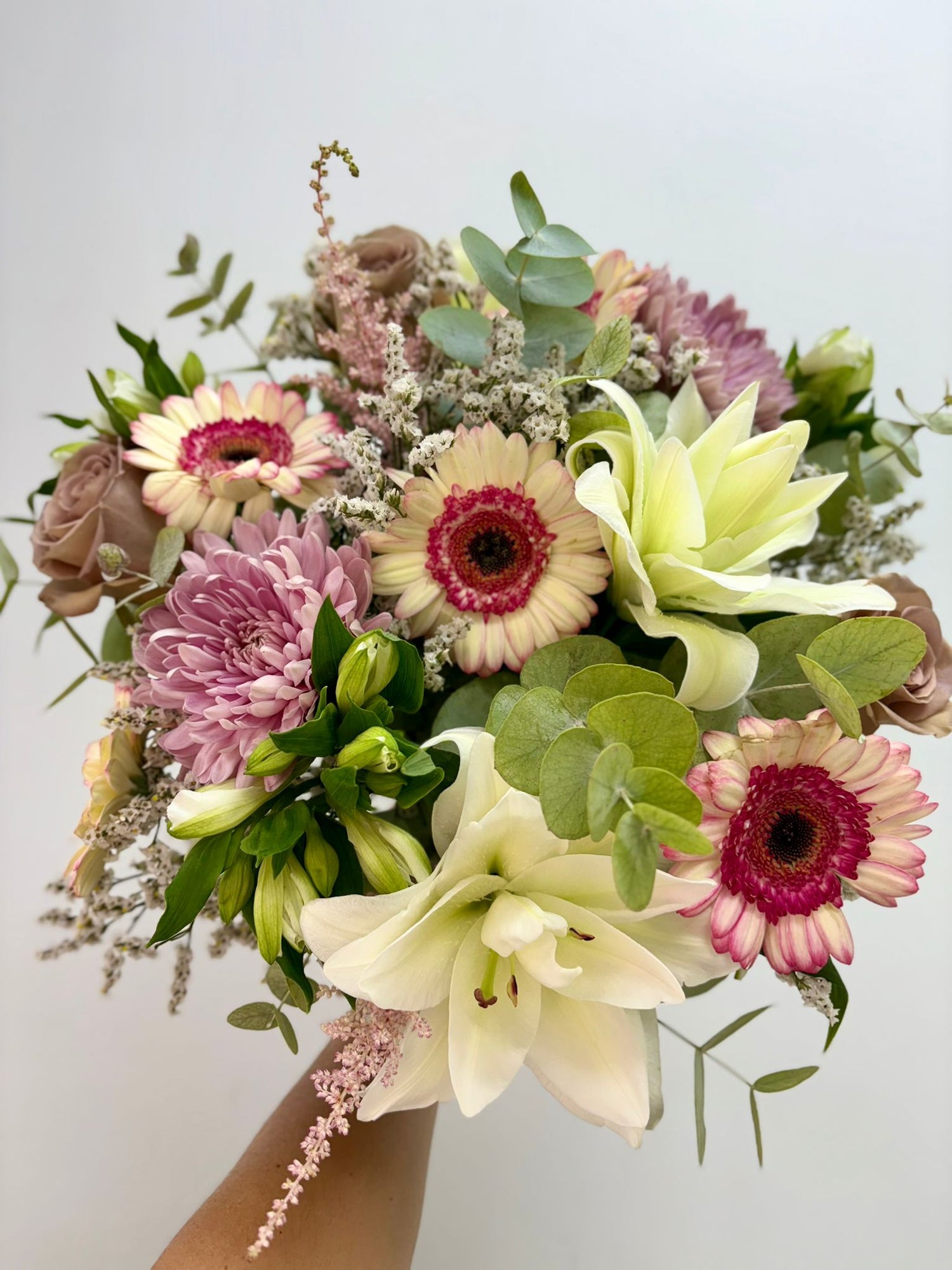 Ramo de flores delicadas y elegantes, regalo ideal para el Día de la Madre.