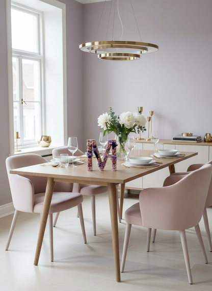 Letra decorada M: elegancia floral para decorar con estilo