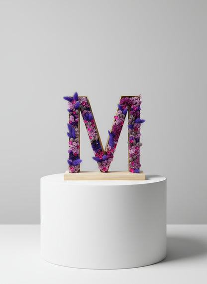 Letra M en tonos lilas perfecta para regalar para el día de la Madre