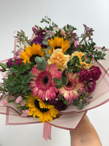 Precioso ramo con flores mixtas colorido