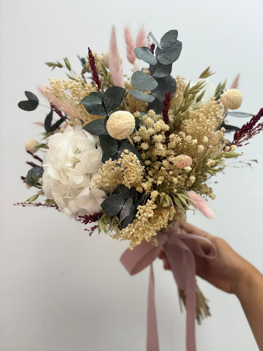 ramo de novia preservado con hortensias