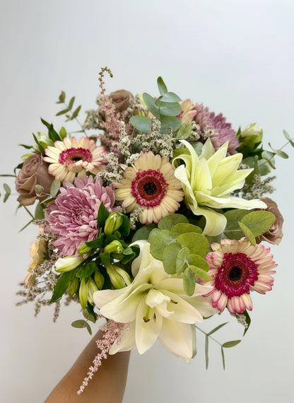 Ramo de lirios y flor variada en almeria